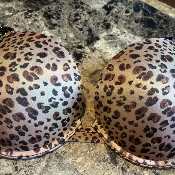 Victoria's Secret Leopard Print Bra with Black Straps GUC - Picture 2 of 16